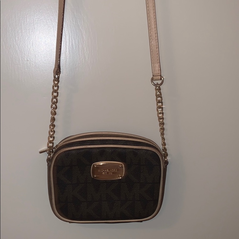Cross body Michael Kors purse
